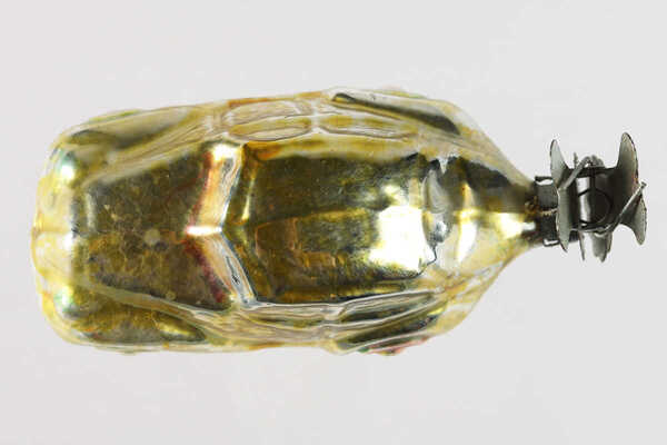 Ёлочная игрушка «Автомобиль» (на прищепке). СССР, 1950-е.